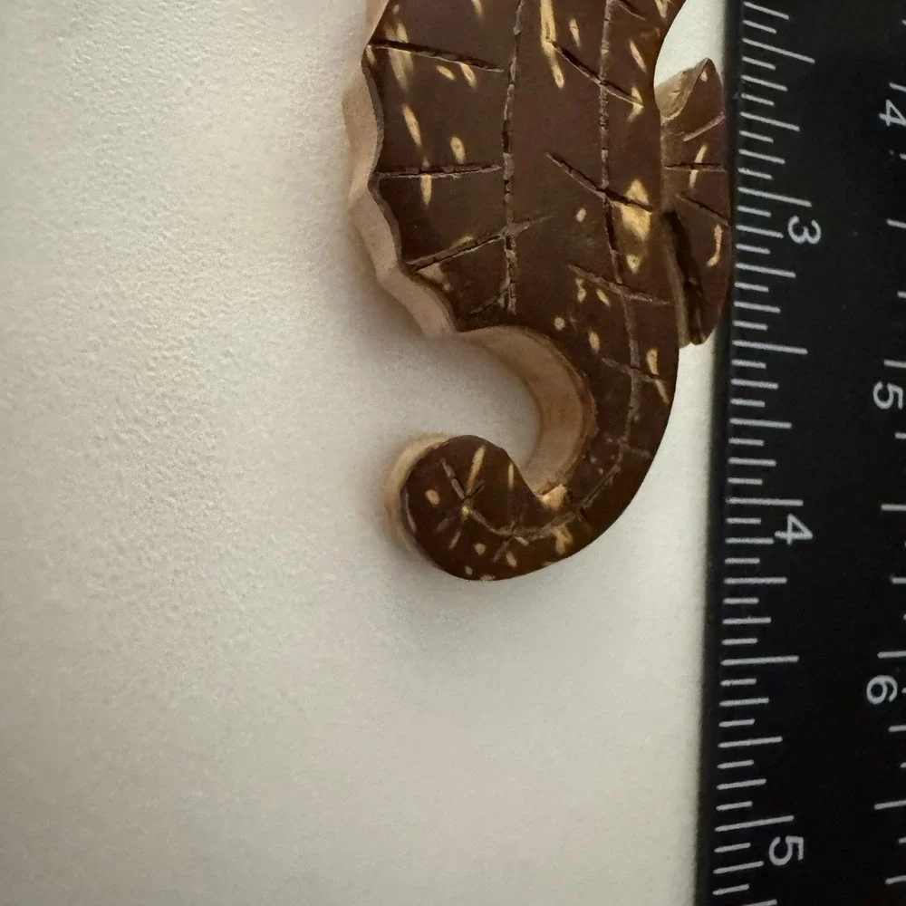 Coconut Wood‎ Seahorse Keychain Clip Purse Charm Nautical Beachy Tropical